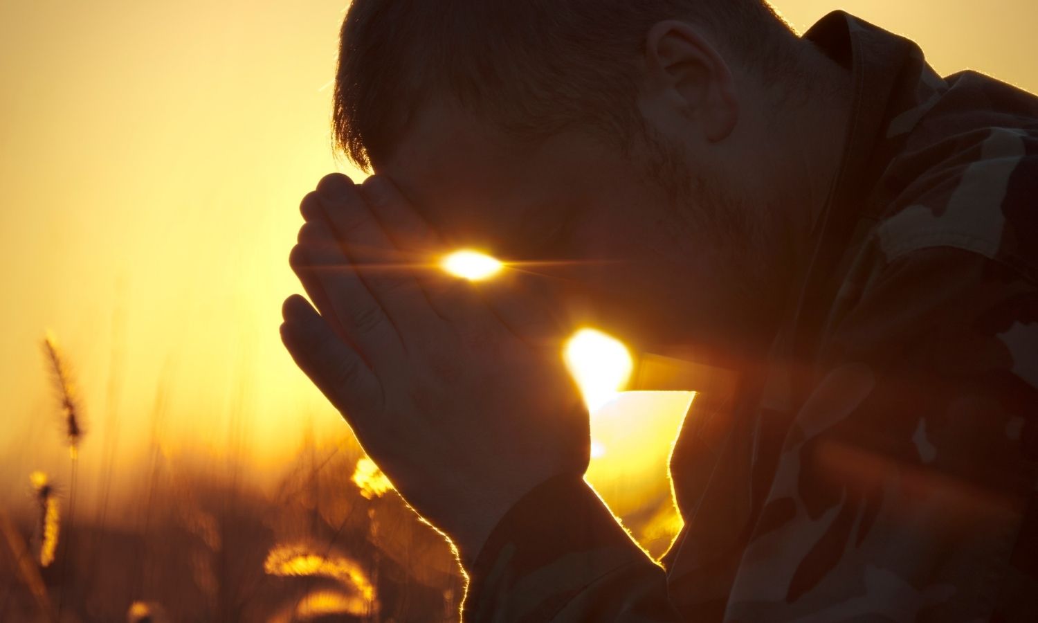 A soldier in trauma chaplaincy praying